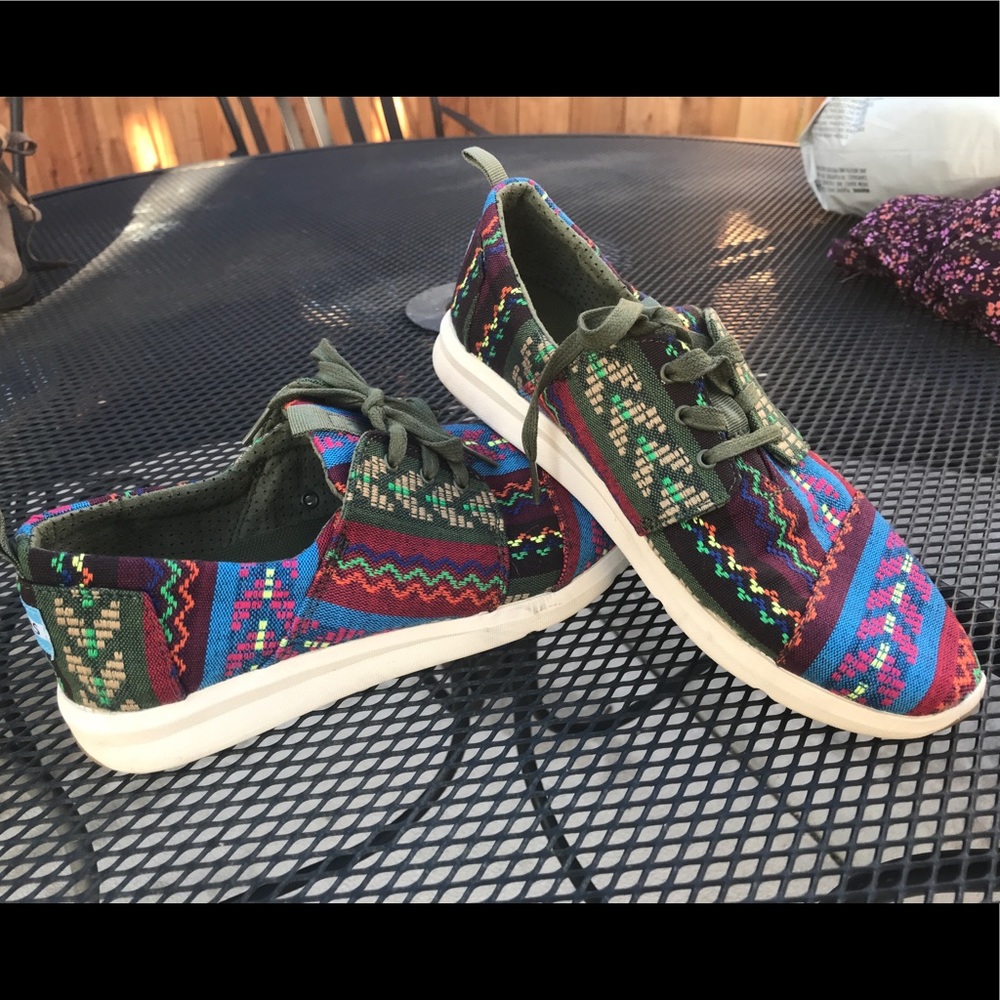 Toms Shoes